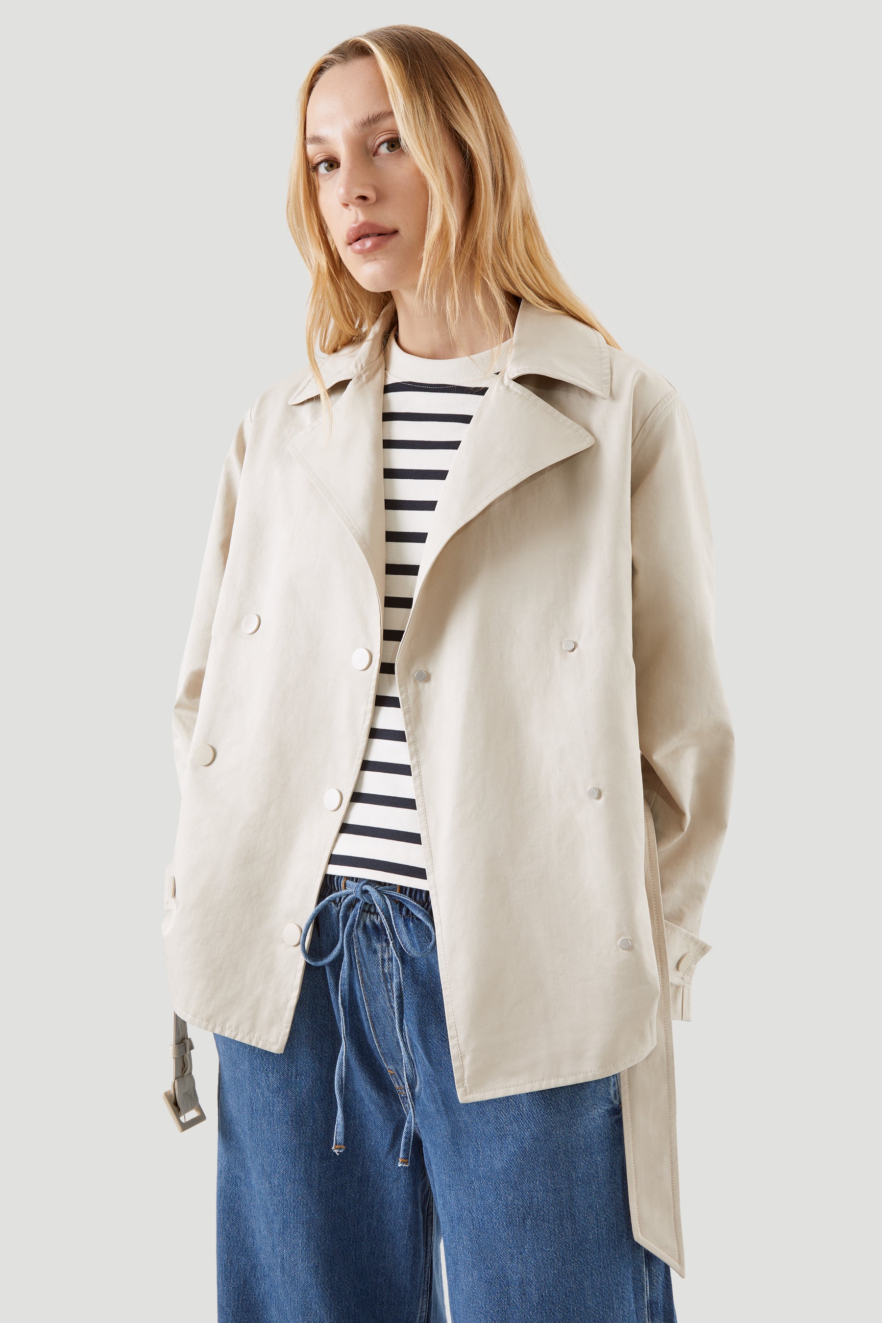 SHORT WATER-RESISTANT TRENCH